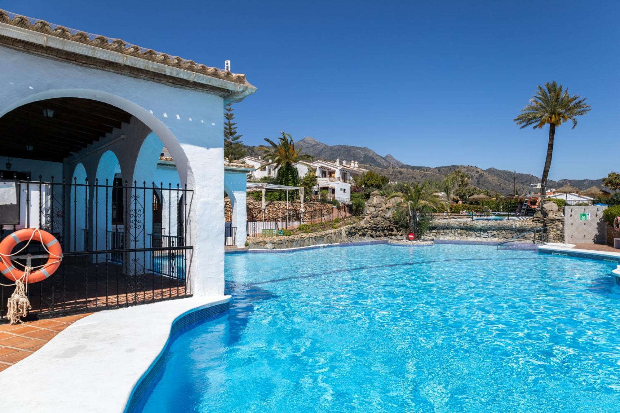 Capistrano Village B, 1 Bedroom + Free Wi-Fi Nerja Exterior photo