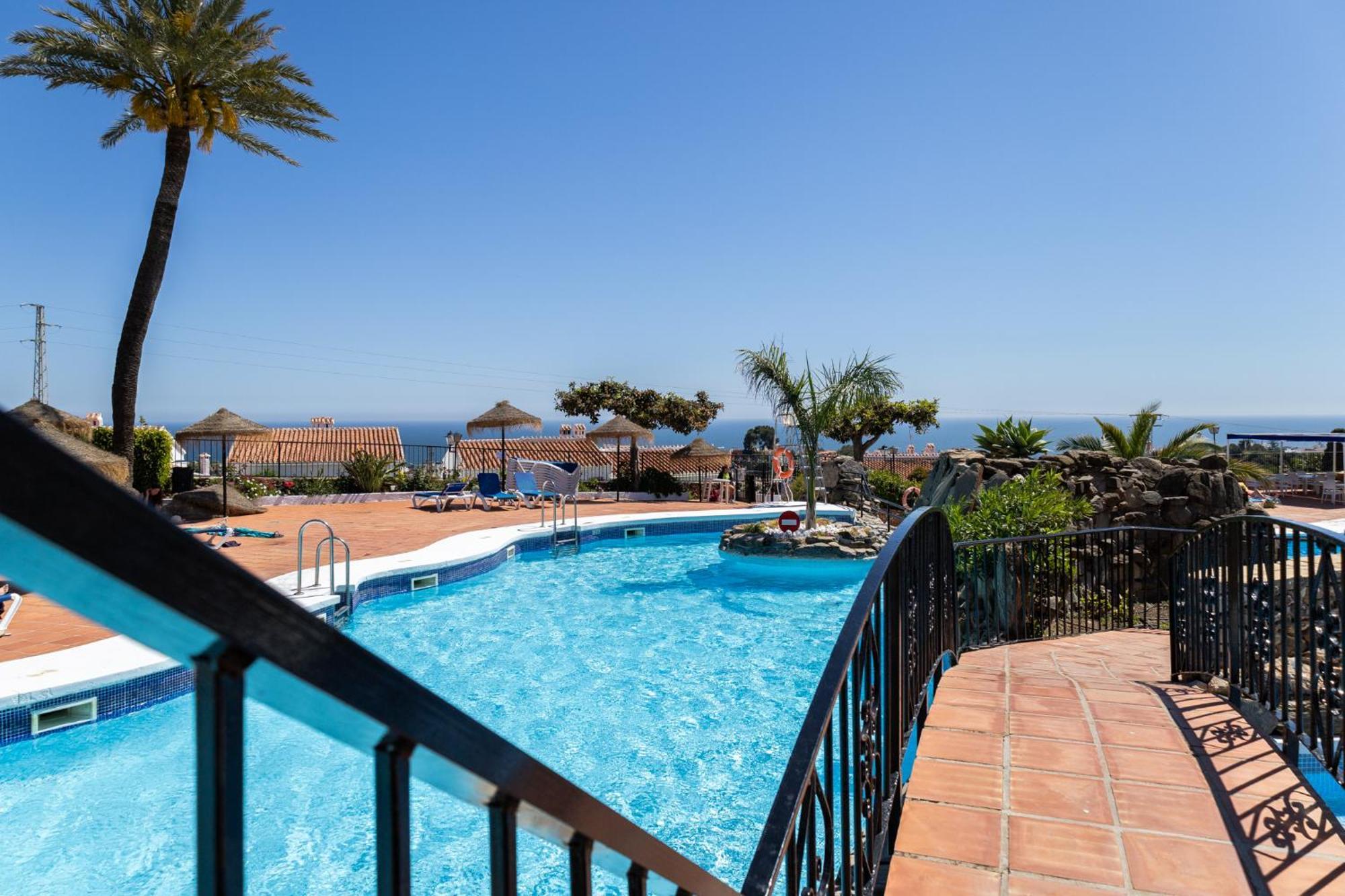 Capistrano Village B, 1 Bedroom + Free Wi-Fi Nerja Exterior photo