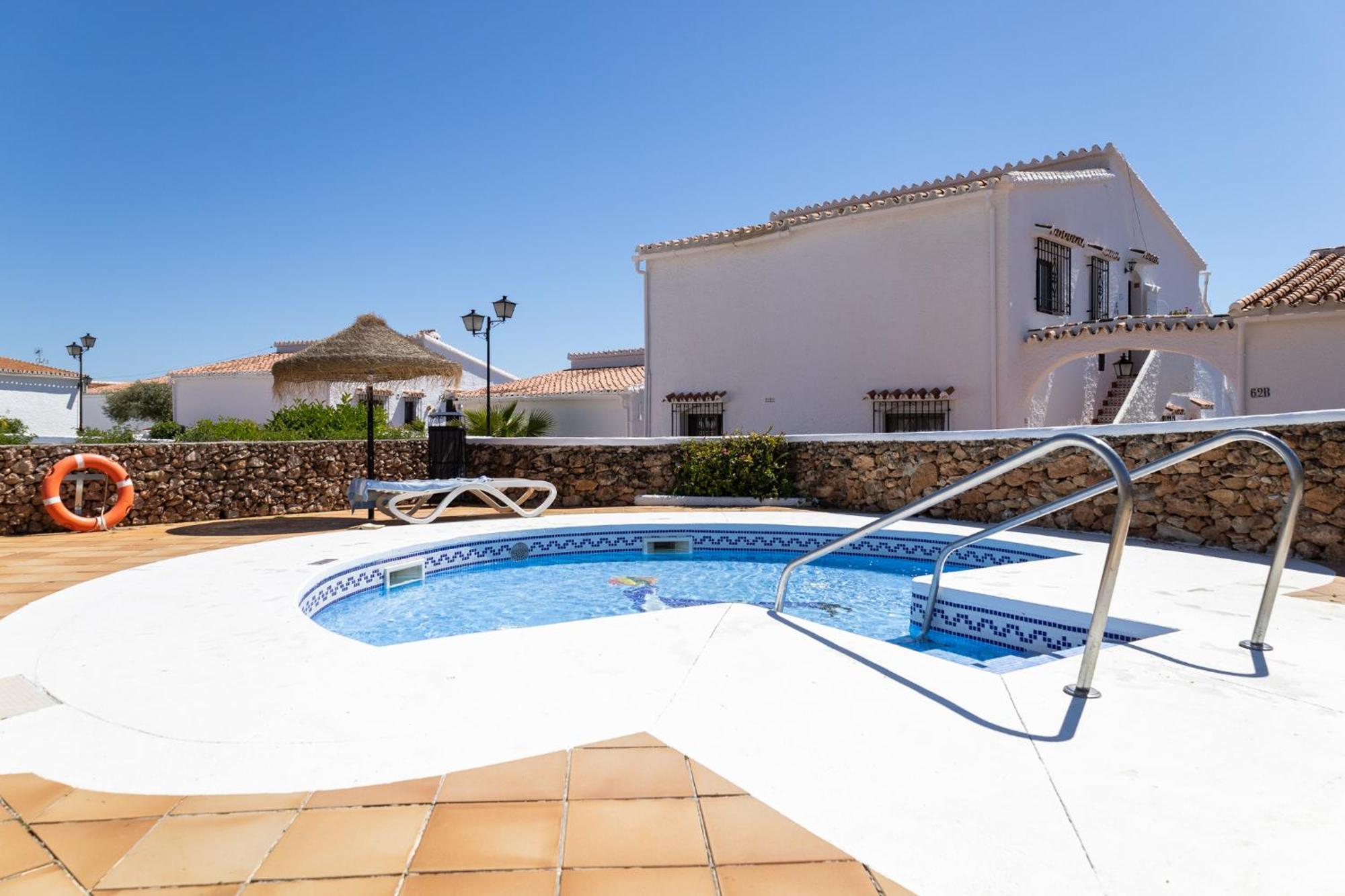 Capistrano Village B, 1 Bedroom + Free Wi-Fi Nerja Exterior photo