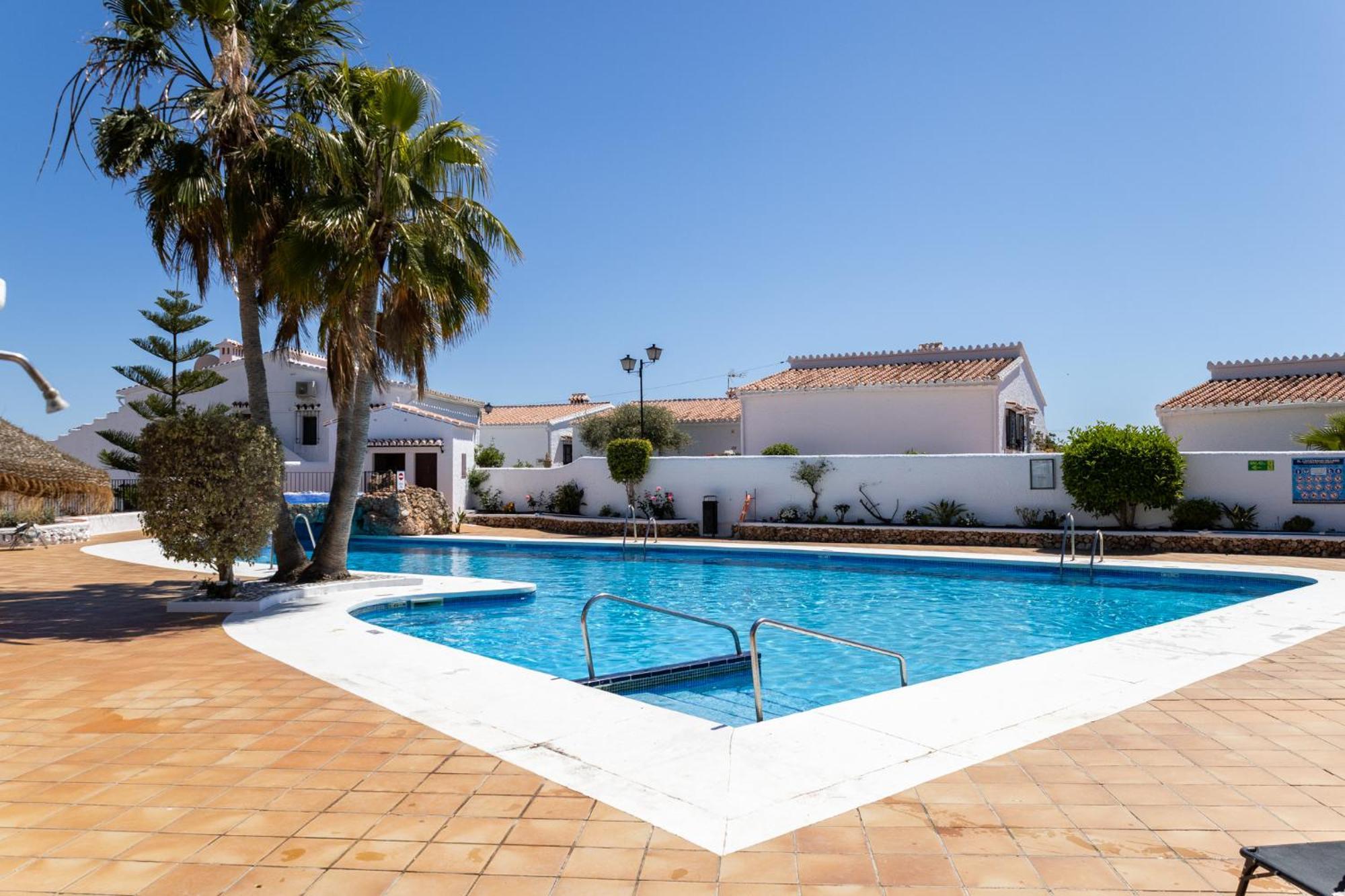 Capistrano Village B, 1 Bedroom + Free Wi-Fi Nerja Exterior photo